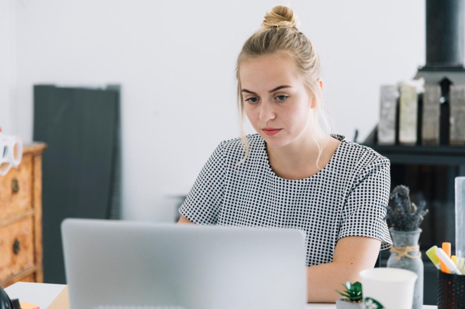 Moderne Arbeitsplätze und Zusammenarbeit im Nimbulora Büro
